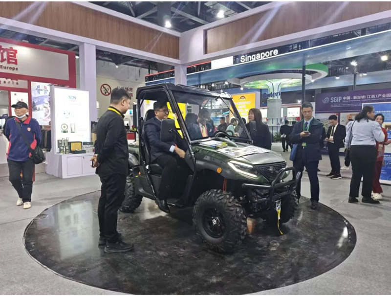 泰油谷绿驰新能源车亮相南昌2025世界绿色发展投资贸易博览会